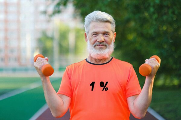 un senior pratique le sport adapté avec un tshirt indiquant 1%
