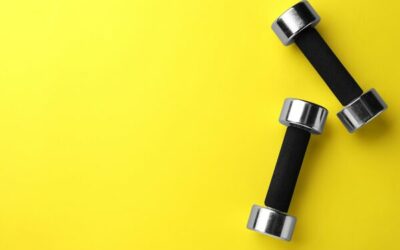 Petits haltères et charges légères : le secret pour se renforcer sans brusquer le corps